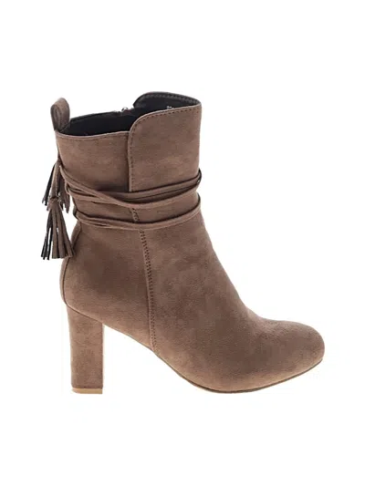 Pre-owned Journee Collection Boots In Brown