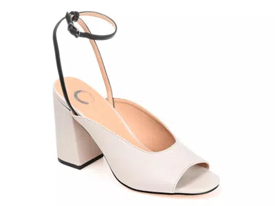 Journee Collection Calypso Pump In White