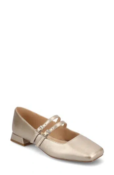 Journee Collection Gredah Mary Jane Pump In Champagne