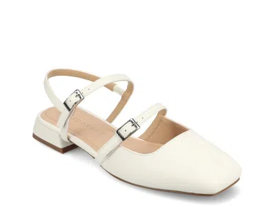 Journee Collection Gretchenn Flat In White