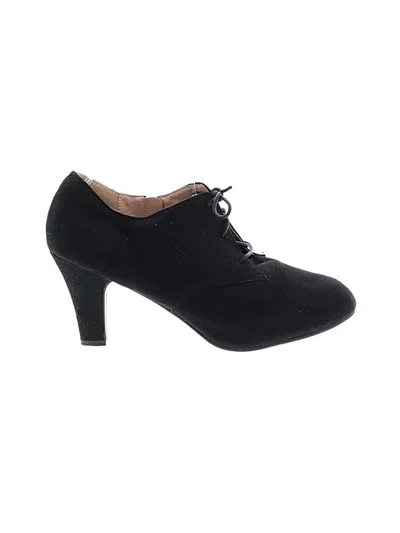 Pre-owned Journee Collection Heels In Black