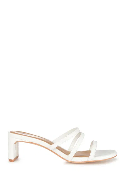 Journee Collection Journee Hariett Pump In White