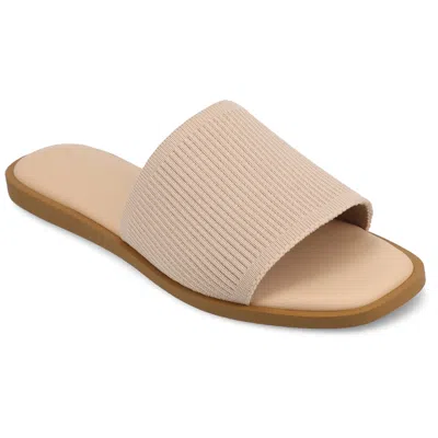 JOURNEE COLLECTION JOURNEE WOMEN'S PRISILLA MEDIUM AND WIDE WIDTH FLAT SANDALS