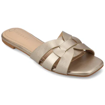 Journee Collection Journee Womens Arrina Wide Width Flat Sandals In White