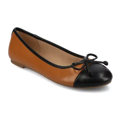 Journee Collection Kaiah Womens Cap Closed Toe Ballet Flats In Brown