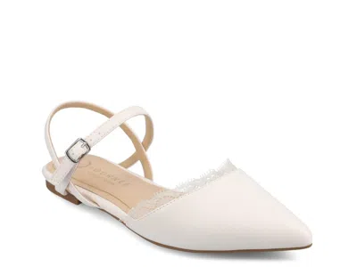 Journee Collection Martine Flat In White