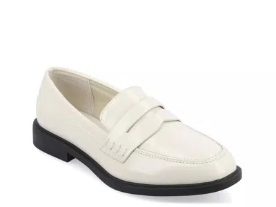 Journee Collection Raichel Loafer In White