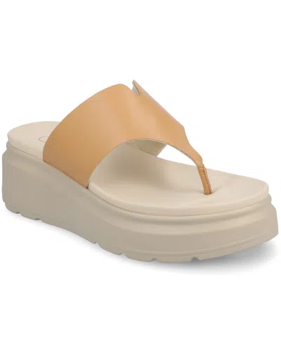 JOURNEE COLLECTION WOMEN'S CARAH THONG PLATFORM WEDGE SANDALS