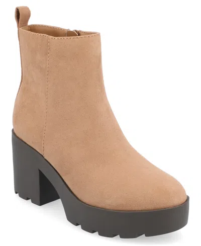 JOURNEE COLLECTION WOMEN'S CASSIDY PLATFORM BLOCK HEEL LUG SOLE BOOTIES