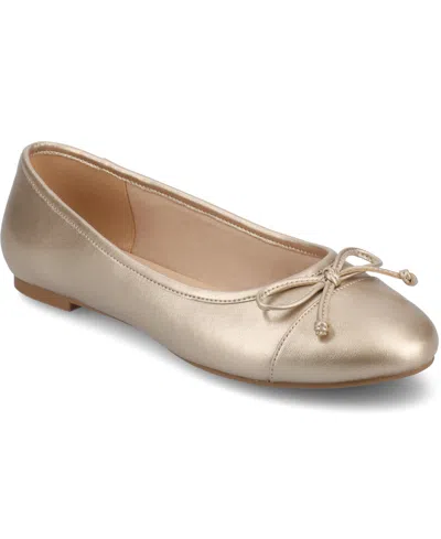 Journee Collection Women's Kaiah Cap Toe Ballet Flats In Champagne