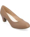 Journee Collection Luu Round Toe Pump In Cognac