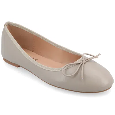 Journee Collection Women's Vika Wide Width Flat In White