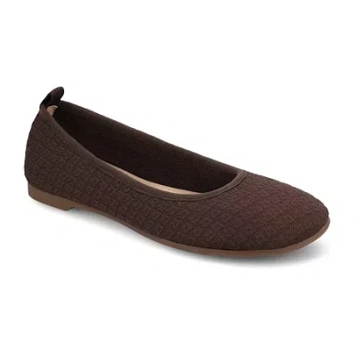 Journee Collection Womens Round Closed Toe Ballet Flats In Brown