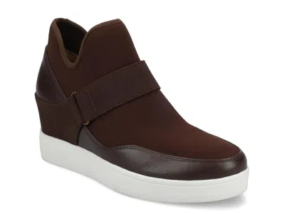 Journee Damari Wedge Sneaker In Brown