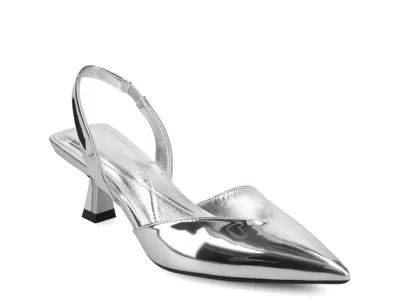 Journee Fallon Pump In Silver