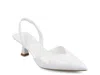 Journee Fallon Pump In White