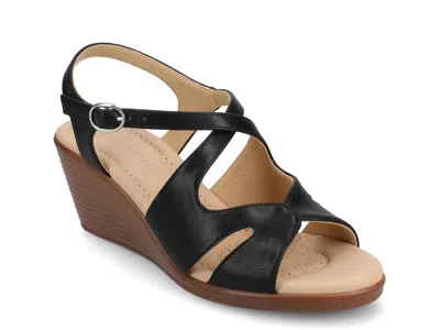 Journee Kedzieii Wedge Sandal In Black