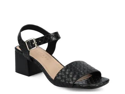 Journee Shaina Sandal In Black