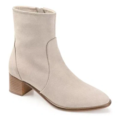 Journee Signature Womens Airly Stacked Heel Booties In Sand