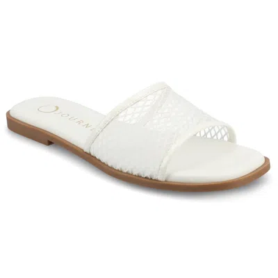 Journee Women's Breckley Flat Sandals In White