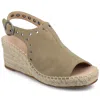 Journee Women's Crisie Espadrille Wedge Sandals In Grey