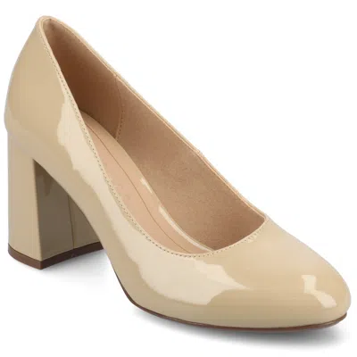 Journee Women's Seraphina Pumps In Beige