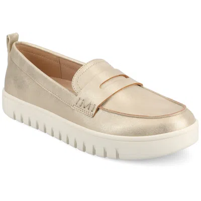 Journee Womens Tayla Medium And Wide Width Penny Loafer In Gold
