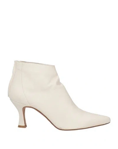 Joy Wendel Woman Ankle Boots Ivory Size 9 Leather In White