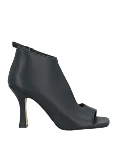 Joy Wendel Woman Sandals Black Size 11 Leather