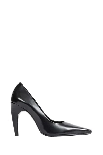 Jude Fame Pump In Black