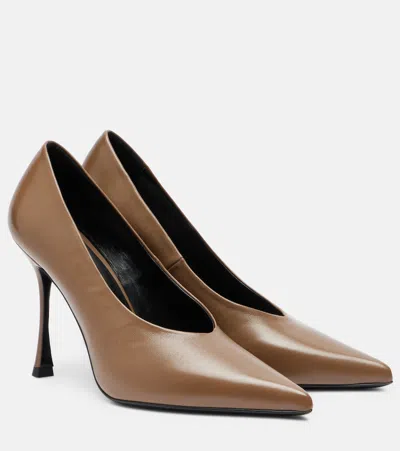 Jude Kiss Leather Pumps In Brown