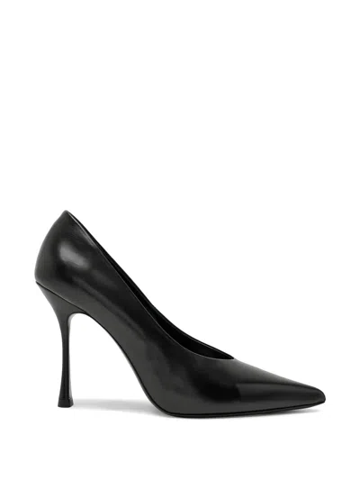 Jude Kiss Pointed Pumps In Black