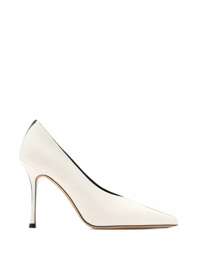 Jude Kiss Pointed-toe Pumps In White