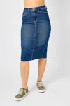 JUDY BLUE DOWNTOWN STROLL SKIRT IN MEDIUM WASH