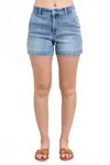 Judy Blue Mid Rise Trouser Hem Short In Medium Wash In Blue