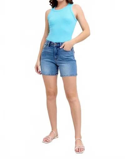 Judy Blue Two Button Mid Length Dad Shorts In Medium Wash In Blue