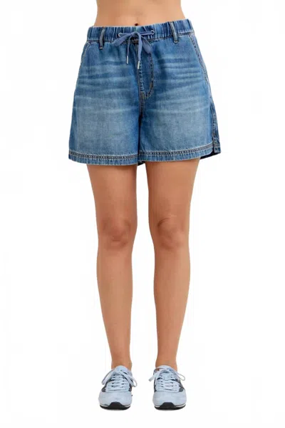 Judy Blue High Waisted Featherweight Baggy Shorts In Medium Wash In Blue