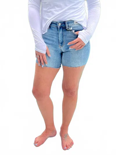 Judy Blue Highly Recommended Jean Shorts In Medium Denim In Blue