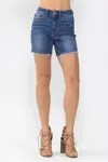 Judy Blue Mid Length Short In Medium Wash In Multi