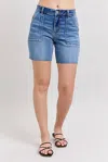 Judy Blue Mid Rise Bermuda With Flap Pockets Denim Short In Medium Wash In Blue