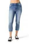 Judy Blue Contrast Wash Capri In Blue In Blue