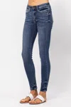 Judy Blue Mid Rise With Handsand Skinny Jeans In Medium Wash In Blue
