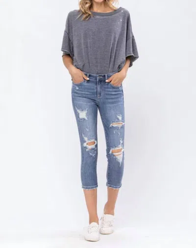 JUDY BLUE MID-RISE DESTROYED CAPRI JEANS - PLUS IN MEDIUM WASH
