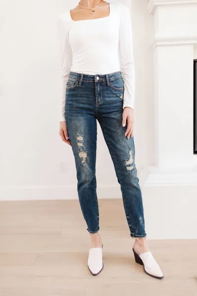 JUDY BLUE MID RISE DESTROYED RELAXED FIT JEANS IN BLUE
