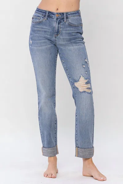 JUDY BLUE MID RISE DISTRESSED BOYFRIEND JEANS IN MEDIUM WASH