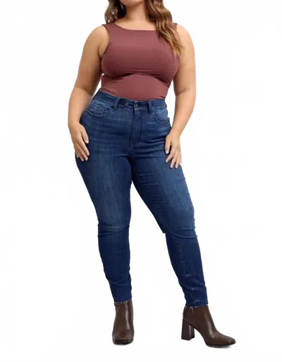Judy Blue Mid Rise Raw Hem Skinny Denim Jeans - Plus In Dark Wash In Blue