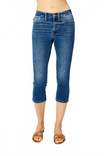 Judy Blue Mid Rise Skinny Fit Capri In Denim In Blue