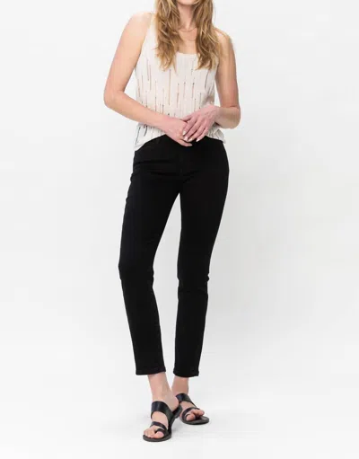 JUDY BLUE MID-RISE SLIM FIT JEANS IN BLACK