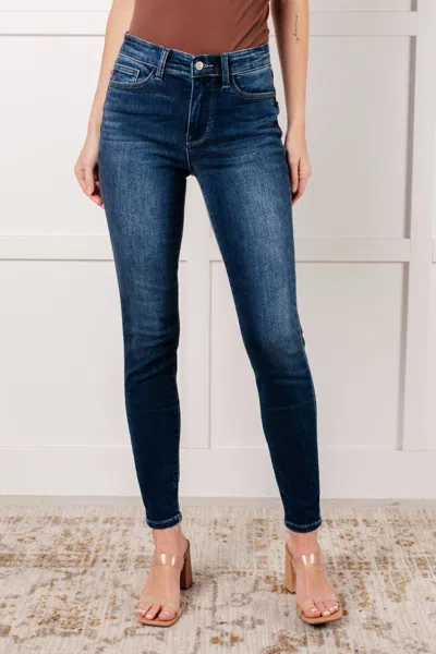 Judy Blue Mid Rise Thermal Vintage Skinny Jean In Dark Wash In Blue