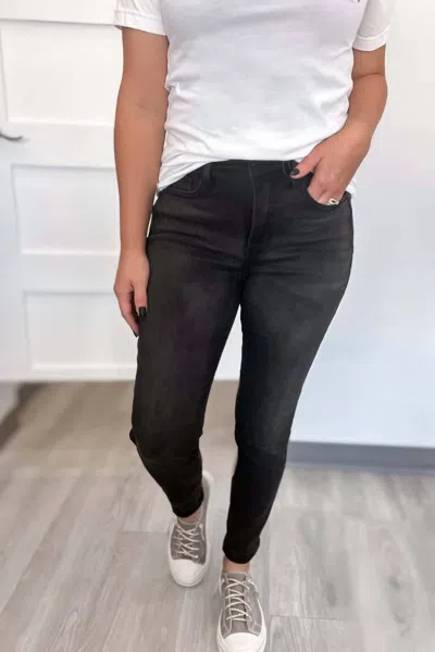 JUDY BLUE MID RISE TUMMY CONTROL SKINNY IN BLACK